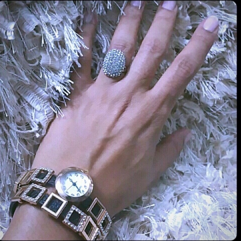 Beautiful Statement Watch - Picture 4 of 4